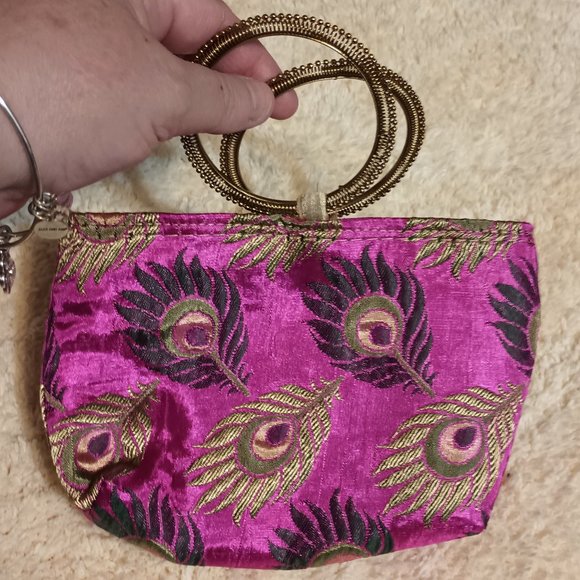 GUC ~ Peacock feather, tropical accessory bag/mini clutch handbag (8" W X 5" H) - Picture 2 of 4
